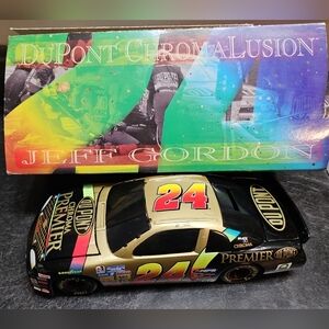 24 Jeff Gordon 1:24 Chromalusion Dupont Chevy Diecast